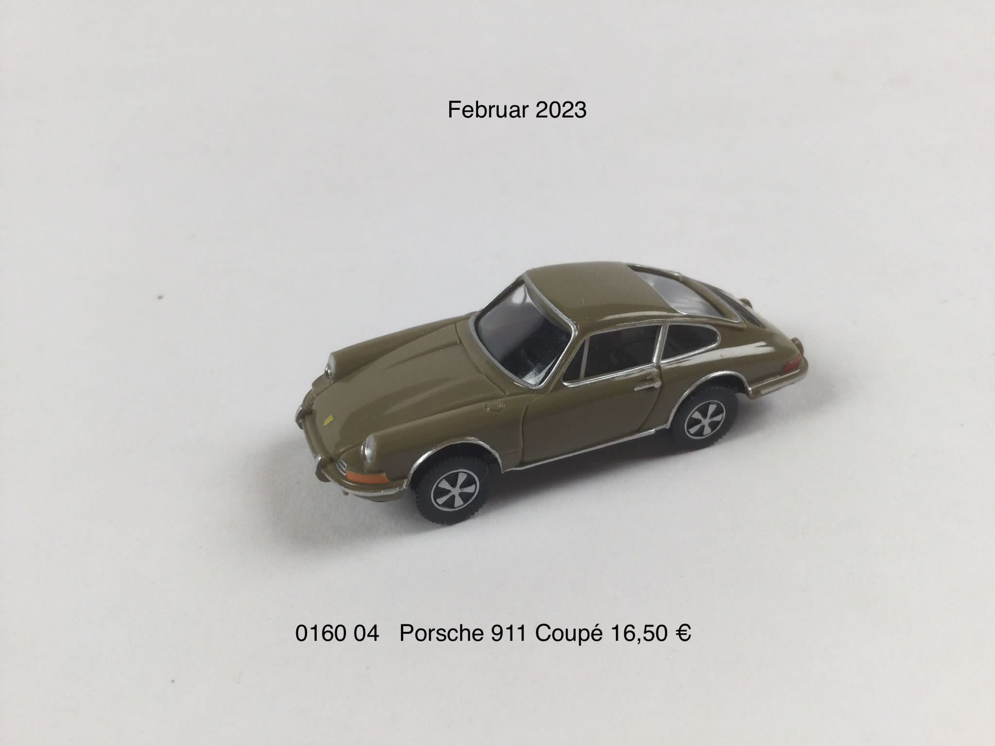 Porsche 911 Coupe' "khakigrau"